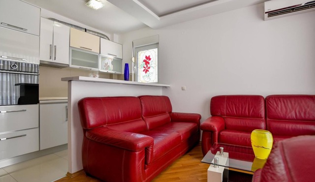 Flat w Balcony 5 min to Beach Near Budva Old Town