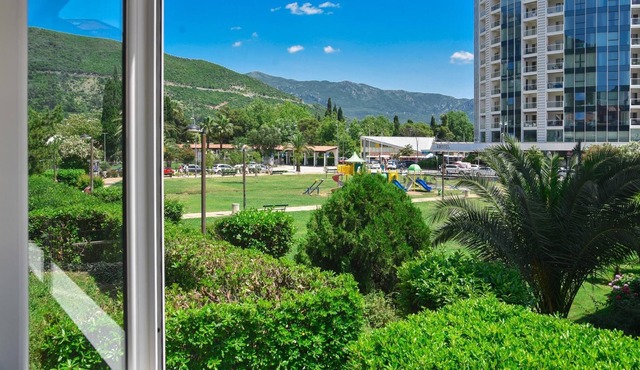 Flat w Balcony Fireplace 3 min to Beach in Budva