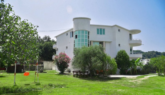 Flat w Garden, Balcony 5 min to Beaches in Uljinc