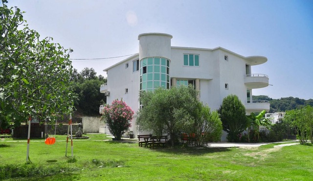 Flat w Garden, Balcony 5 min to Beaches in Uljinc