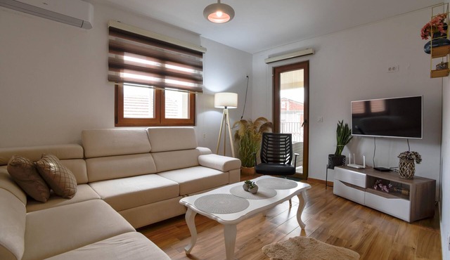 Flat with Terrace 4 min to Beach in Bar
