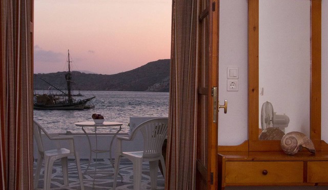 Flisvos Hotel in Ios