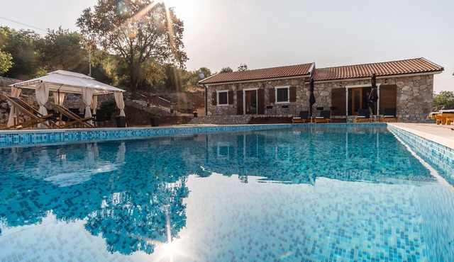 Four bedroom stone Villa with swimming Pool and stunning view