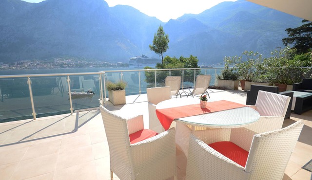 Front line to sea/private pool/20m terrace/free paddle boards/free boat trip !
