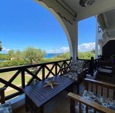 Front of the sea Elia Apartment