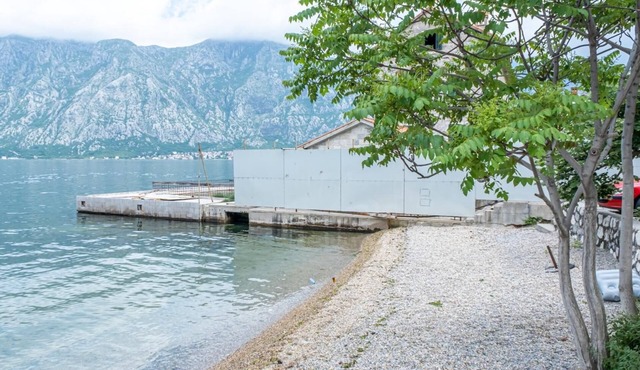 Furnished Vacation Flat Near Sea in Montenegro