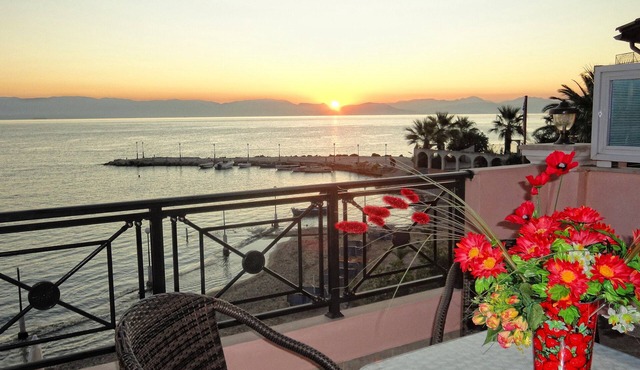 Galini Sea Apartment 1 at the Beach with Wi-Fi, A/C & Garden