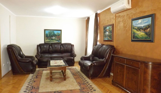 GARDEN APARTMENT with 3 bedrooms