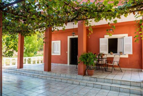 GEORGE'S HOUSE in Áfra