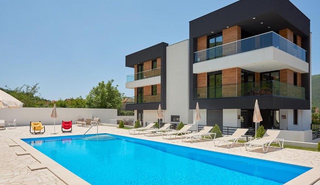 Georgiy Lux Apartments