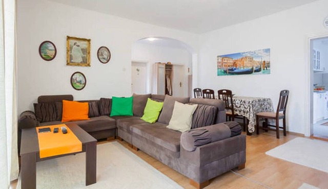 Giant 3 bedroom apartment (house) in Šušanj