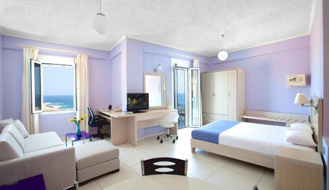 Giorgi's Blue Apartments in Kalathas