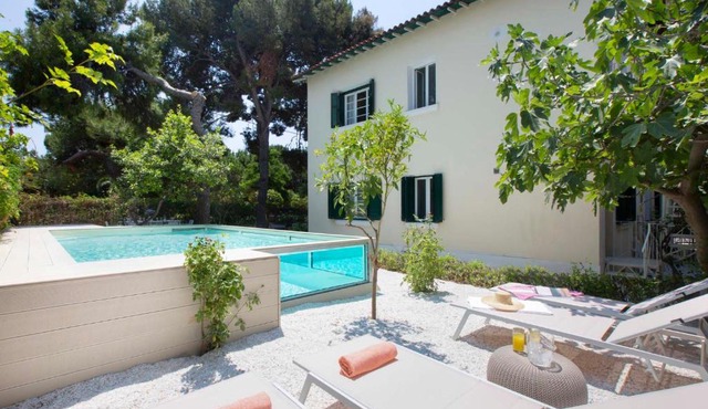 Glyfada Villa 6BR 16ppl Private Pool 300m to Beach