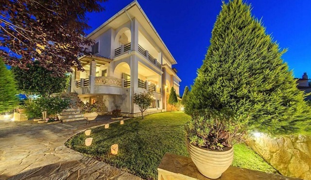 Golden Coast Boutique - Luxury Living