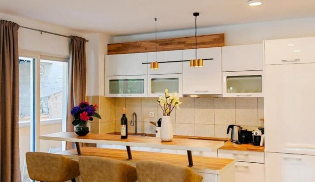 Golden Light Residence - Luxury Spacious Holiday Condo with Sea view in Pržno