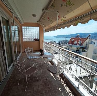 Golden mirror in Kavala in Kavála