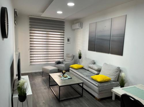 Goldmar Apartment -couples favourite-free garage parking