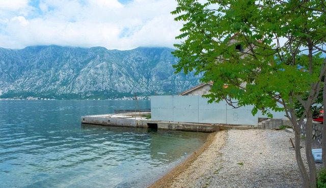 Gorgeous Flat With Balcony Near Sea in Kotor