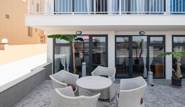 Grand Dodo's Triada Seaview Studios