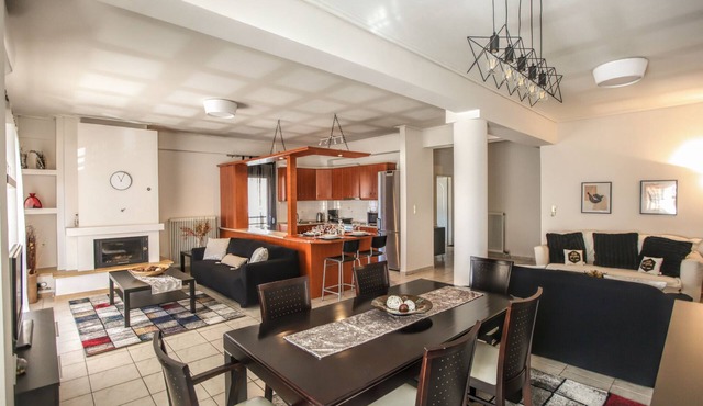 Grand Meteora Central Luxury Apartment