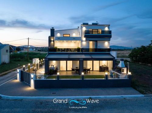 Grand Wave Luxury Suites in Flogita
