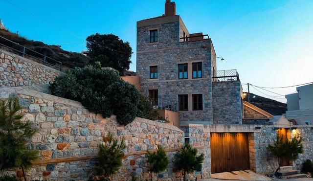 Grande Grotta House
