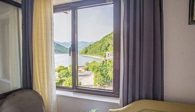 Great Studio Flat with View near Beach in Tivat