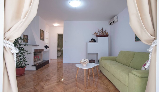 Green charming 1-bedroom apartment with AC in Budva center