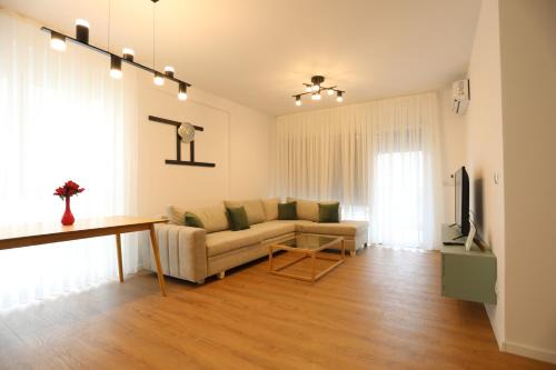 Green Cozy Apartment