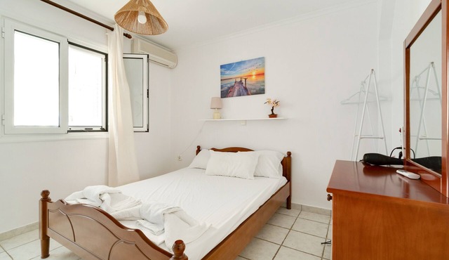 'Ground Floor' Room with Shared Pool and Wi-Fi in Nikiana