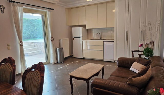 Guest Apartment Within a Villa in Lagonissi in Kalyvia Thorikou