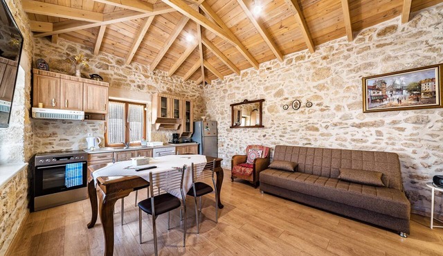 Guest House Aphrodite First in Kato Archanes