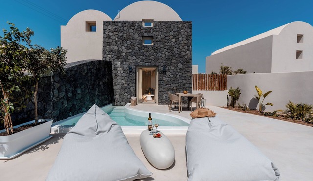 Halo Santorini- Living Experience