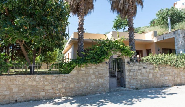 Heraklion Comfy House with Mountain View in Malevizi