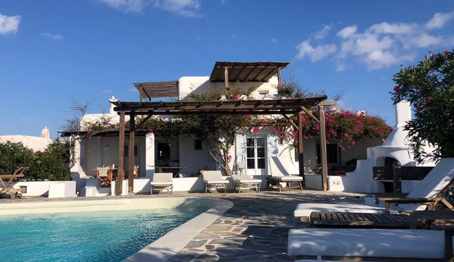 Hesperus - The 3-bedroom main house of a villa with private swimming pool in Mykonos