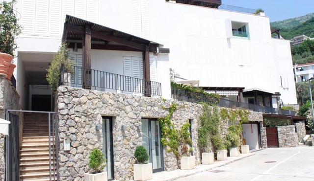 Hidden Gem 3 bedroom Apartment