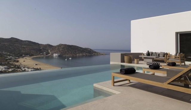 Hide Out Suites in Mylopotas