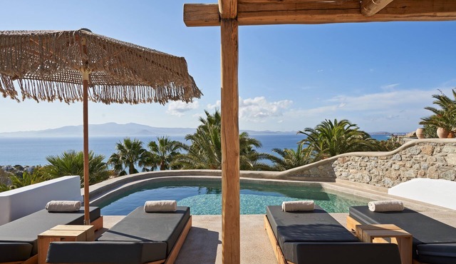 Hill Club Naxos