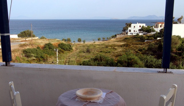 "Hippocampus" 2bedroom Apartment with Aegean View and 2 min walk from the beach