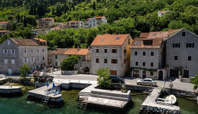 Historic Waterfront Apartment