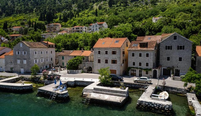 Historic Waterfront Apartment