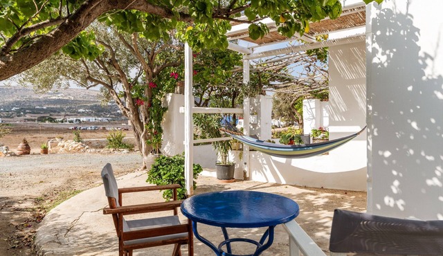 Holiday Home 'Anastasia's house Ysterni' with Shared Garden & Wi-Fi