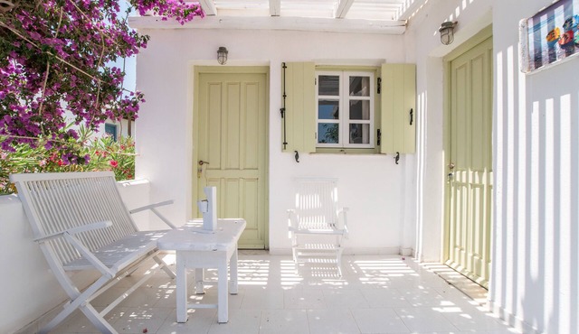 Holiday Home 'Green Retreats 4 Paros' with Mountain View, Wi-Fi and Air Conditioning