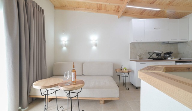 Holiday Home 'One Bedroom Apartment' with Balcony, Wi-Fi and Air Conditioning