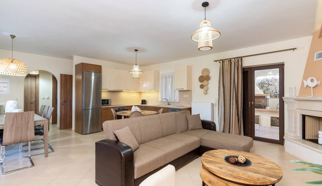 Holiday Home Timos Villa with Mountain View, Wi-Fi and Air Conditioning