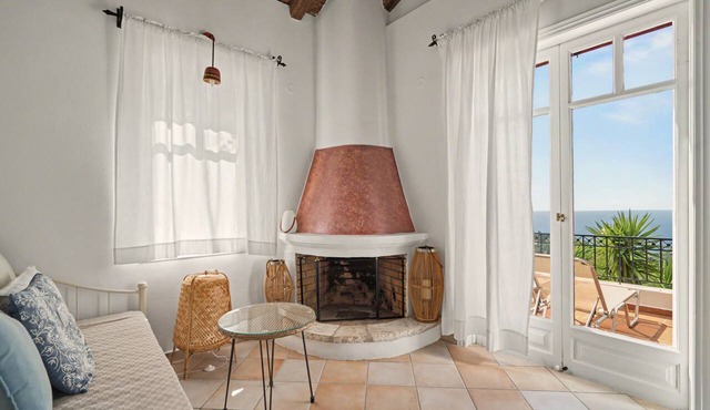 Holiday Home 'Villa Meltemi' with Sea View, Wi-Fi, and Air Conditioning in Tsoukalades