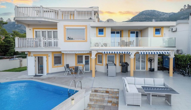 Holiday house with sea view