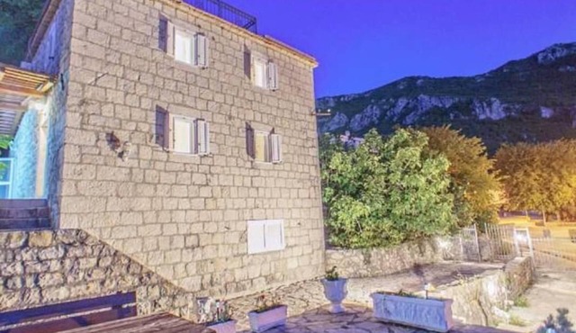 Holiday villa with a view of the water