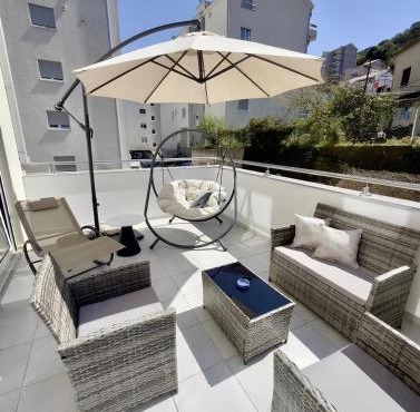 Horizon Terrace Apartment with Parking