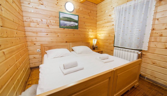 Hotel Gacka - Two-Bedroom Cottage with Balcony